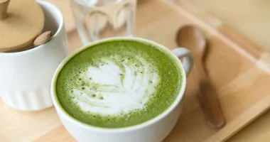 Cocktails au thé matcha : quand la mixologie rencontre la tradition japonaise