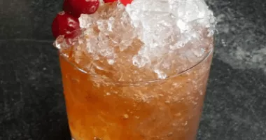 Cocktail brandy cobbler