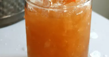 Cocktail rum cobbler