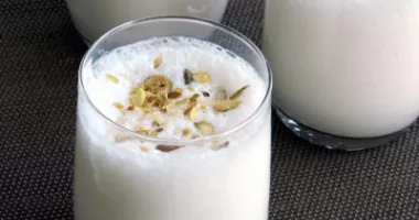 Cocktail lassi raita