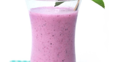 Cocktail apple berry smoothie