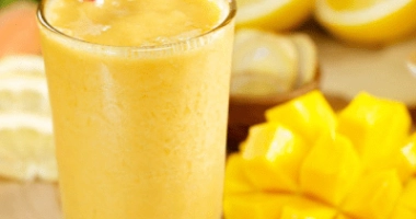 Cocktail mango orange smoothie