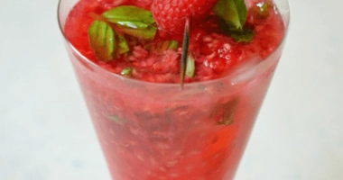 Cocktail raspberry cooler