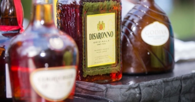 Les origines et la fabrication de l'amaretto