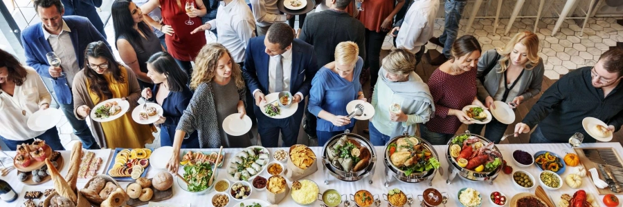 Image de l'article : Organiser une soirée d'entreprise : idées de cocktails et buffet à prévoir - Organiser une soirée d’entreprise : idées de cocktails et buffet à prévoir