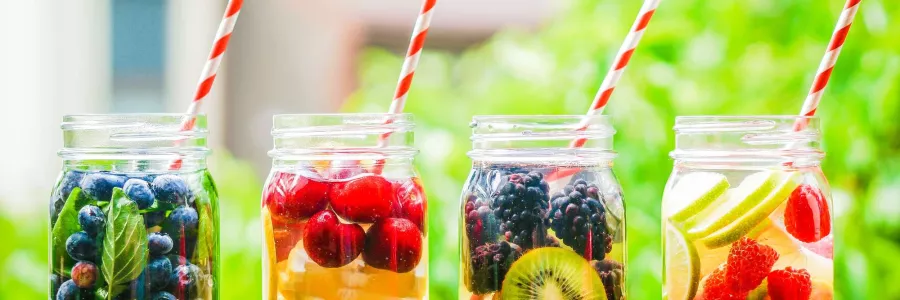 Techniques et idées de découpe de fruits pour sublimer vos cocktails