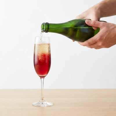 Complétez avec du champagne