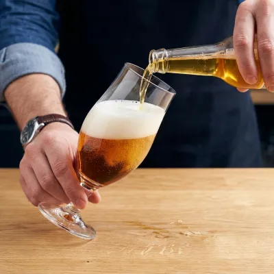 Complétez avec la bière et remuez légèrement