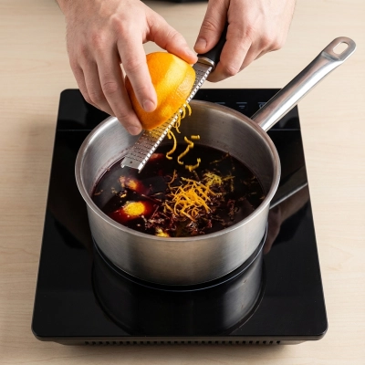 Illustration de l'étape 3 de la recette du Vin chaud aux épices