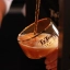 Illustration d'un verre du cocktail Les Bières Trappistes : Origines, Caractéristiques et Influence Mondiale